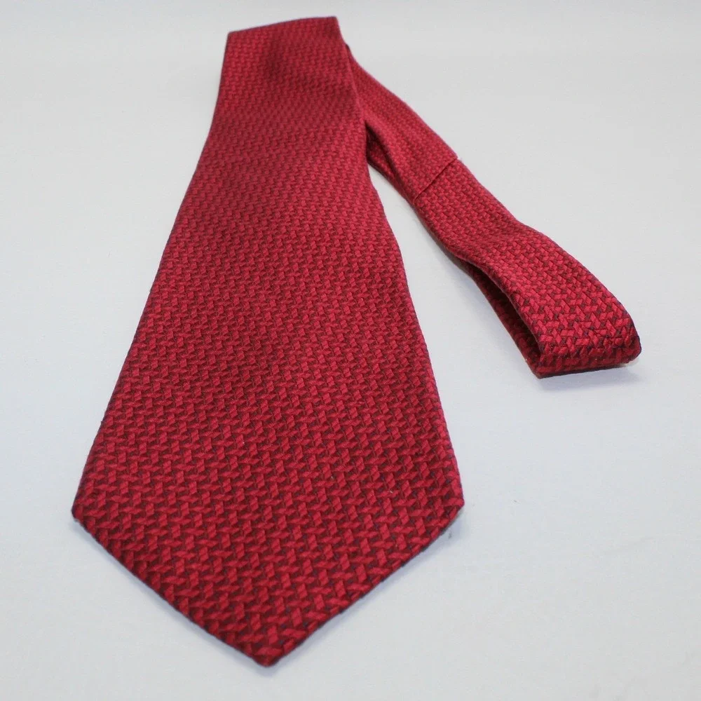 Mens Red Navy Blue Textured Geometric Silk Necktie WPL 2831 Made in USA